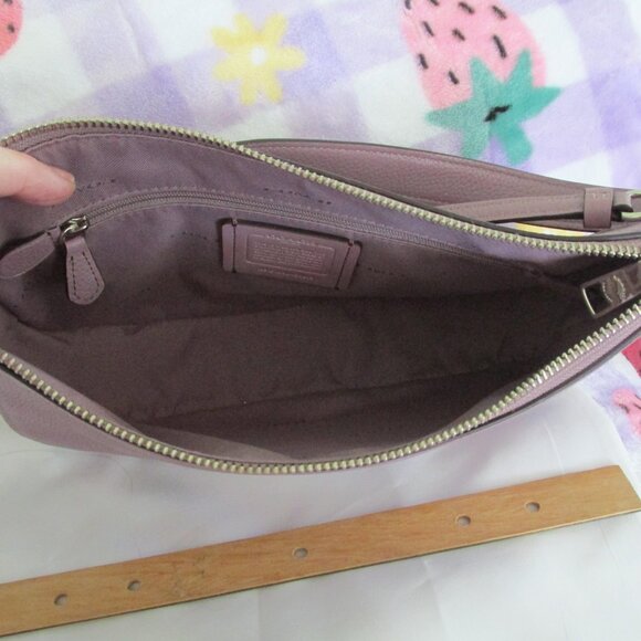 Coach Handbag Like New (Authentic) - Picture 7 of 8